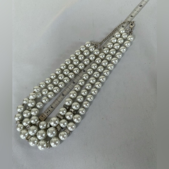 Gorgeous three strand pearl bead and rhinestone necklace - Picture 7 of 7